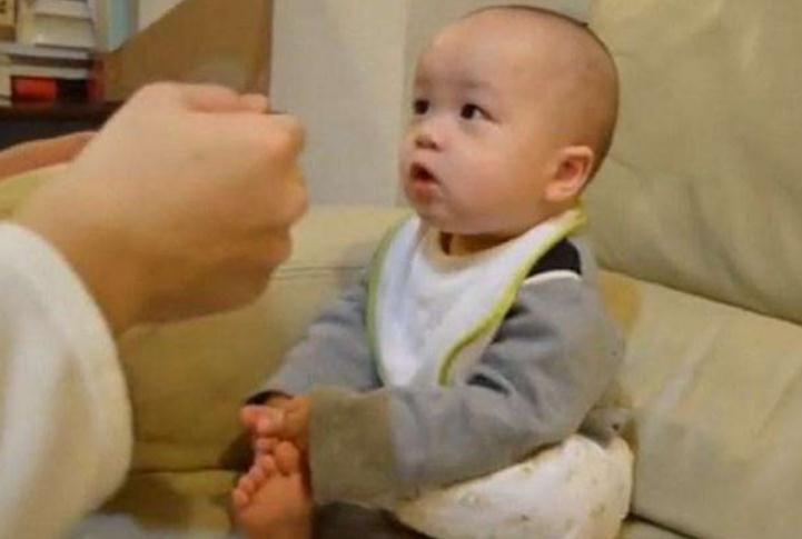 宝宝总放大臭屁是怎么回事,为什么宝宝放屁味道跟母亲的一样