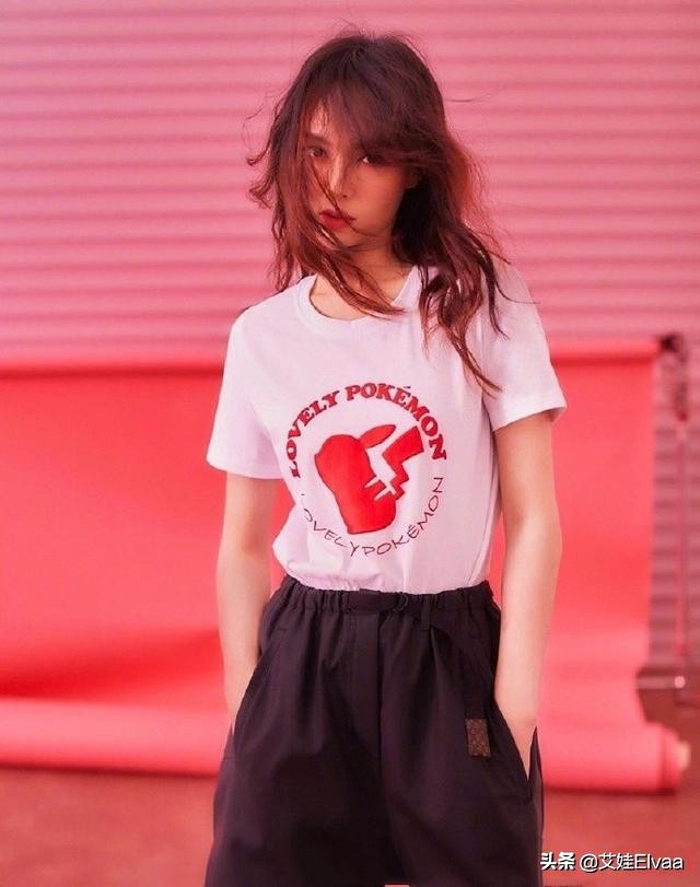 36岁的唐嫣身着粉嫩甜美亮相,唐嫣婚后首曝清新写真