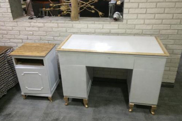 怎么修复白色木桌,坑洼的木桌翻新最佳方法