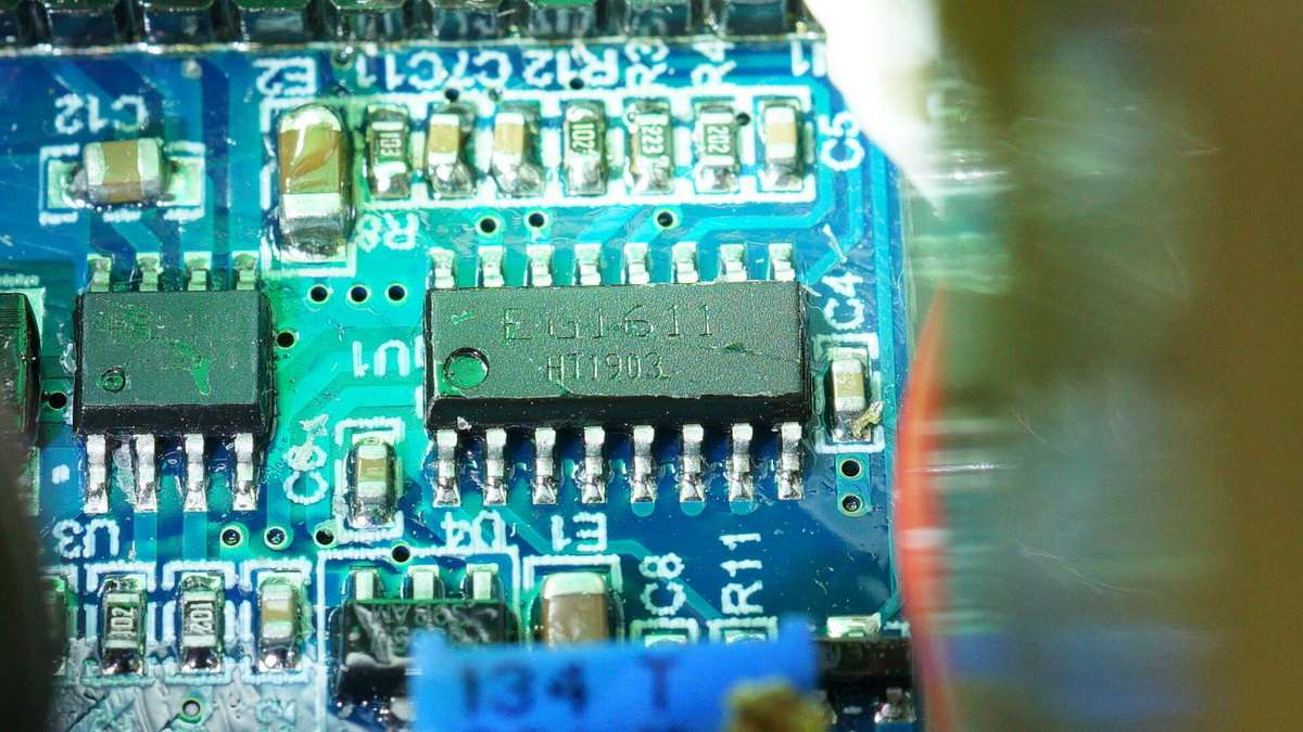 公牛便携式电源拆解,公牛1800w户外电源拆解