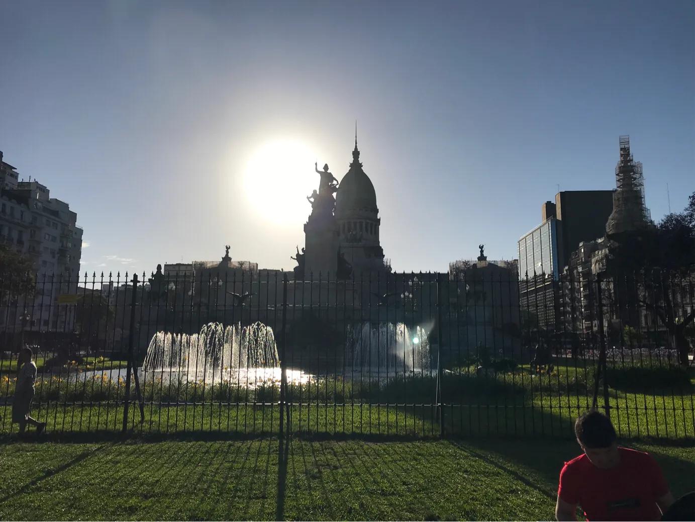 英国单方面宣布疫情结束,英国疫情首相喊话英文版