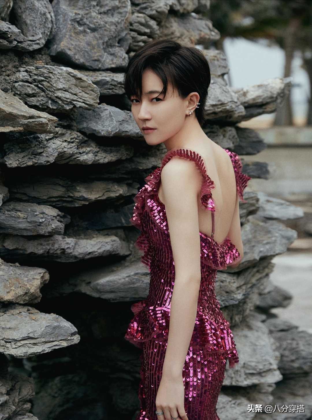 焦俊艳穿搭又飘又飒,焦俊艳西装帅气