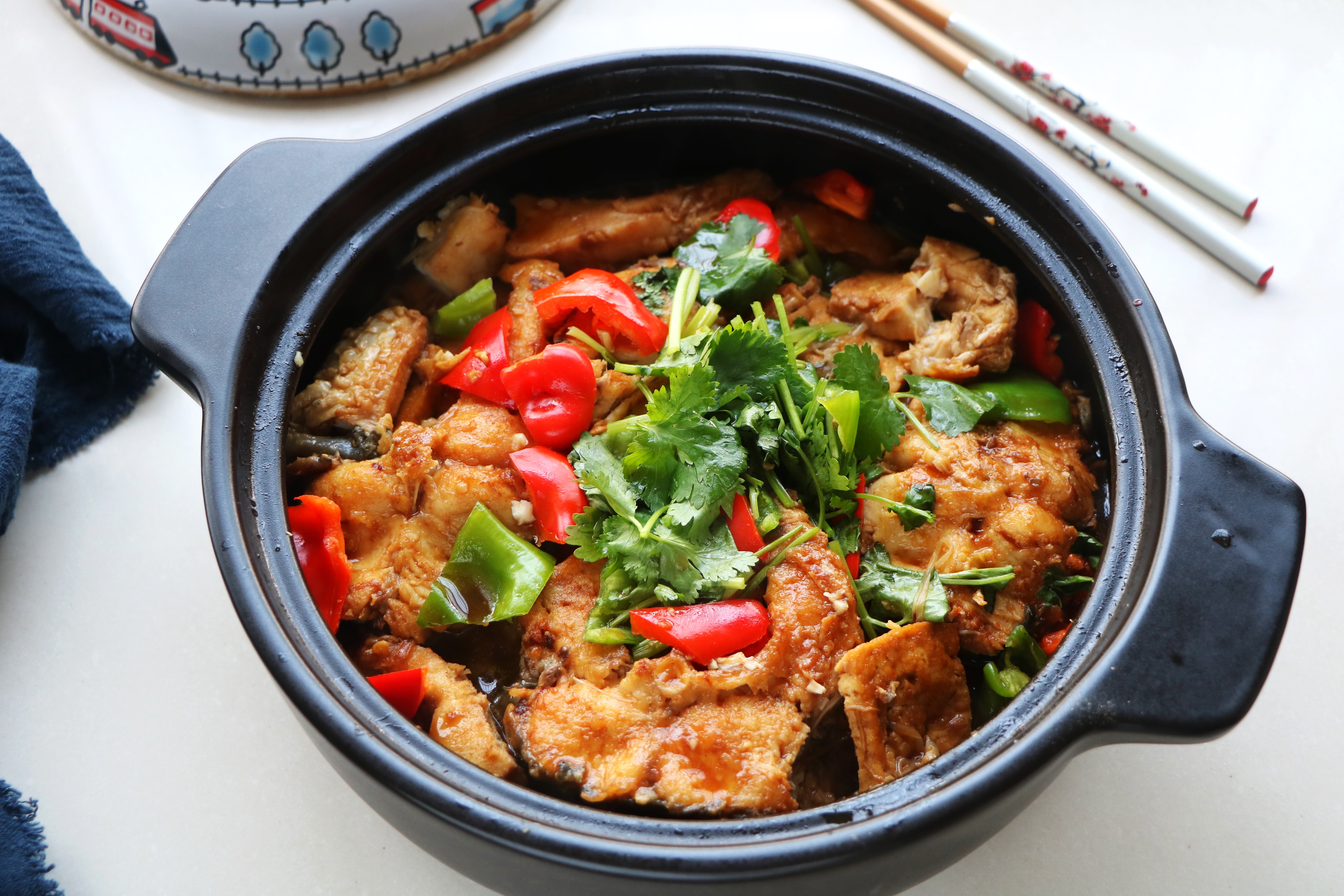 不加一滴水炖出来的草鱼又鲜又嫩,红烧草鱼的家常做法简单不做辣的