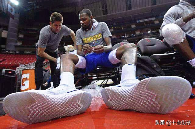 杜兰特的脚真有那么长吗,杜兰特的脚有多大多长