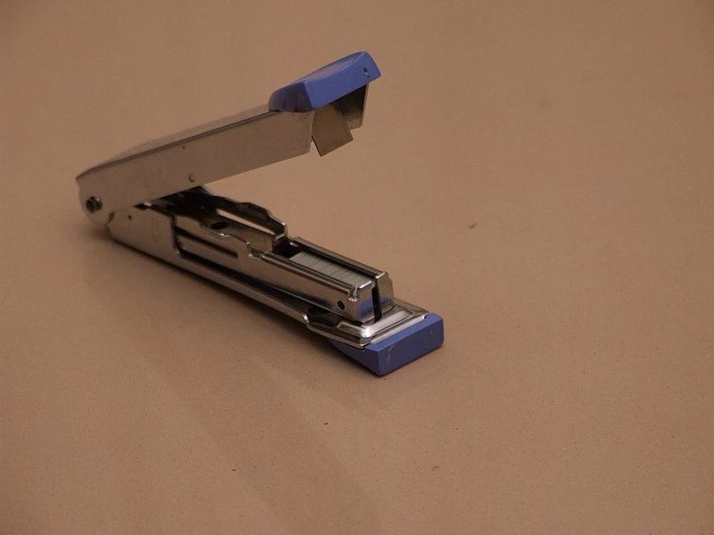 办公专用台式订书机,省力订书机办公专用