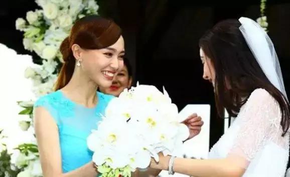 唐嫣罗晋婚礼有杨幂刘亦菲吗,怎么看唐嫣罗晋和杨幂的婚礼
