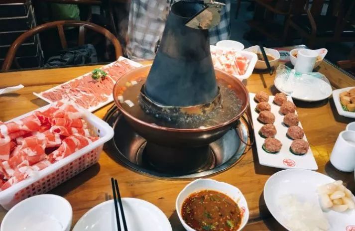 故宫也开火锅店了！你想去拔草吗？我大天津大铜锅，你爱哪家呢？