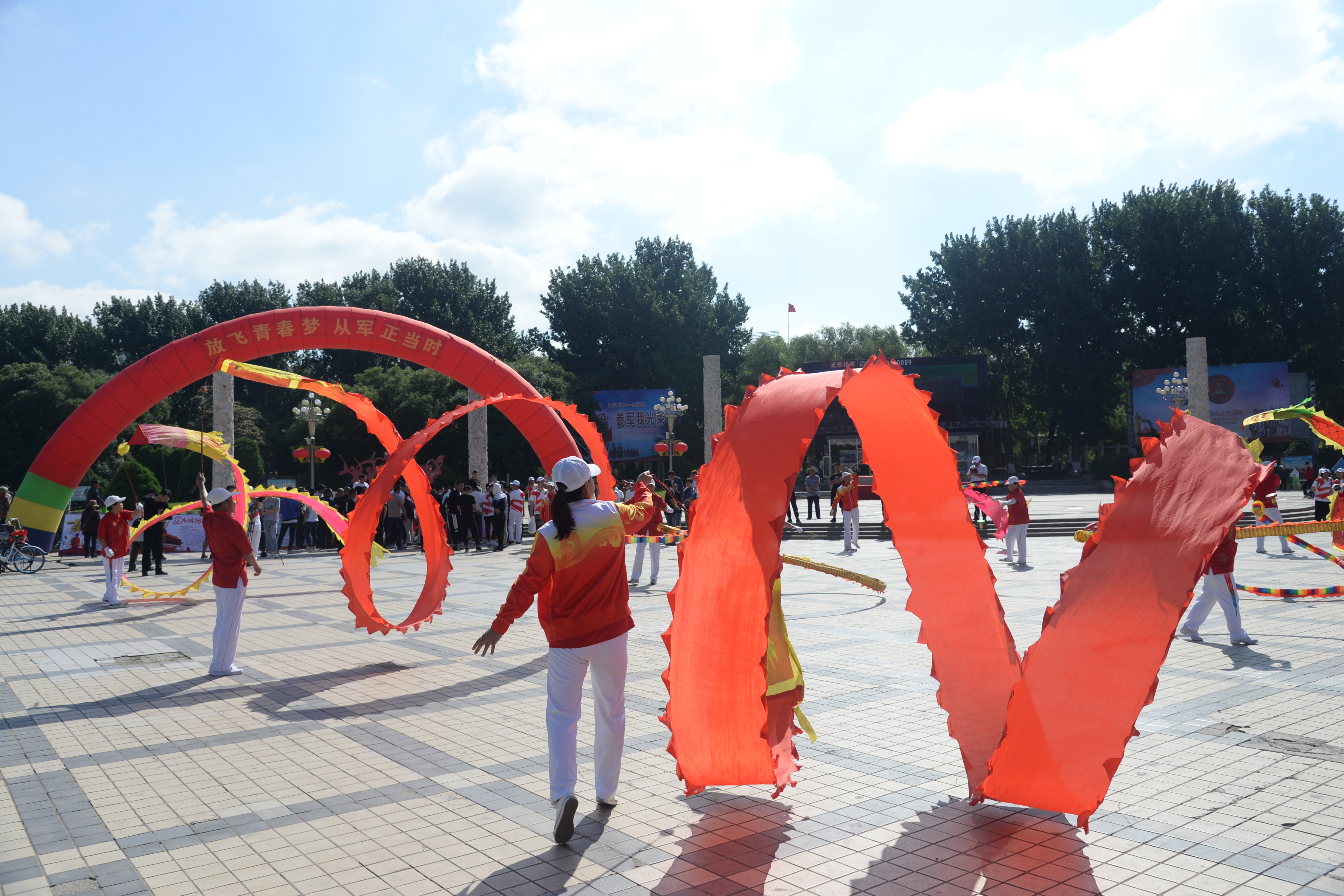 辽宁沈阳：广场“快闪”掀起参军热