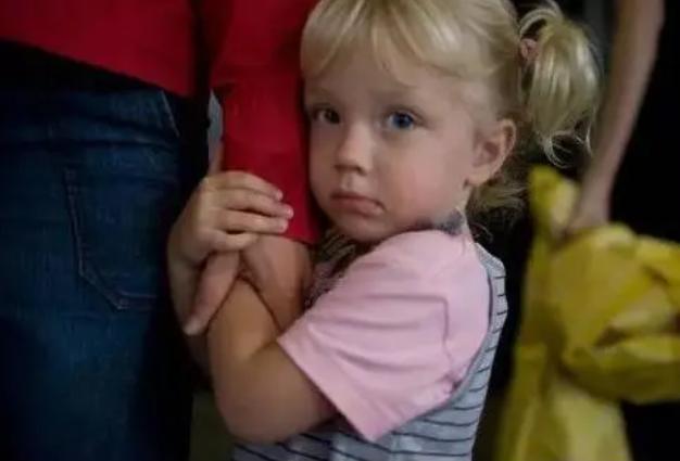 孩子玩鱼缸如何教育,青春期孩子很任性怎么办