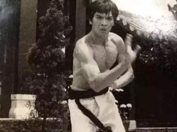 向华强回顾33年婚姻,向华强和李连杰关系