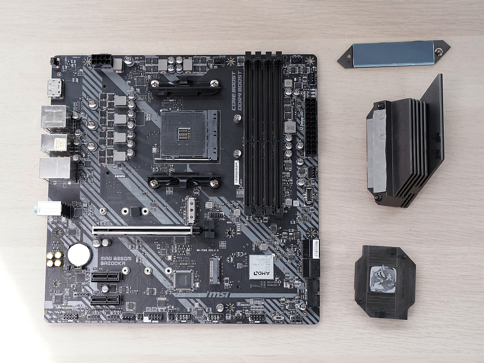 秀桌面：送老婆RGB全家桶PC，钱都花在光效上的感觉真棒