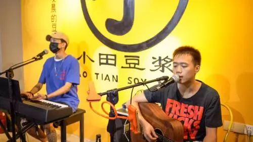 豆浆油条品类赛道：毛利率60%，净利润40%