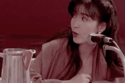 周慧敏穿搭港风,惊艳了90年代的港风周慧敏