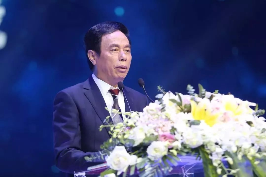 波司登股价下跌,波司登股价暴跌超24%