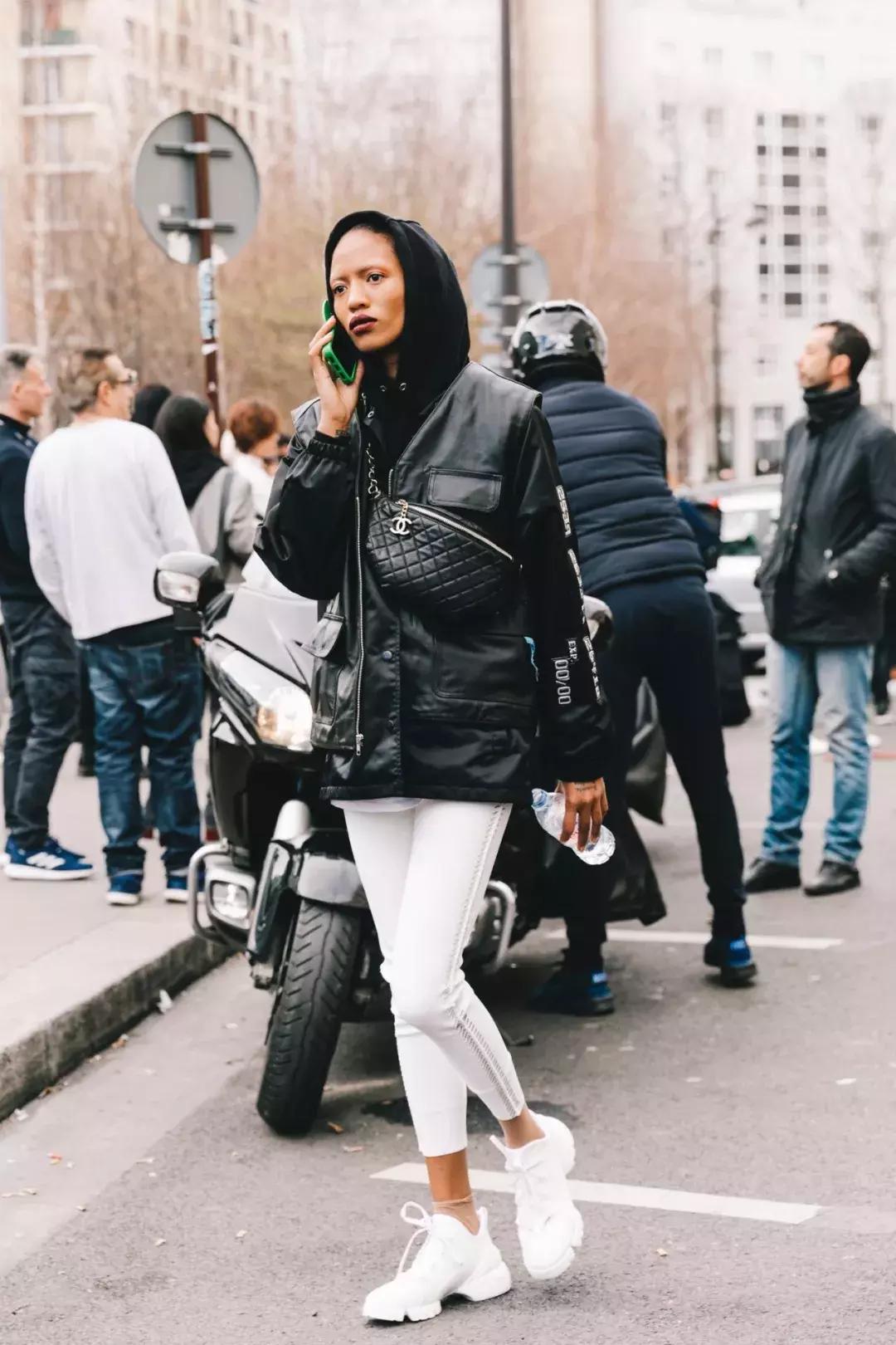 别再露脚踝了今年露袜才是王道,今年流行的露袜穿搭你知道吗