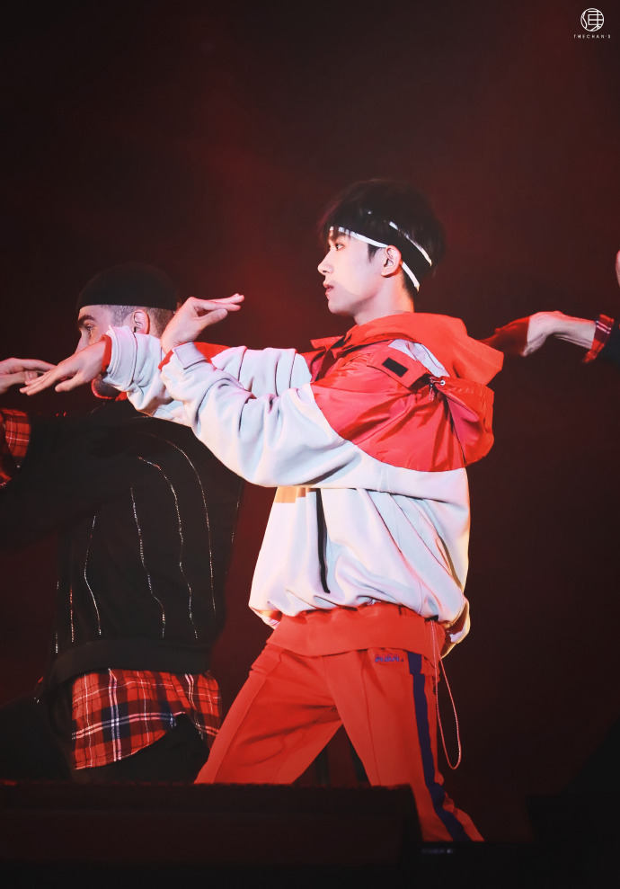 大家对易烊千玺的评价一段话,易烊千玺人物评价简洁