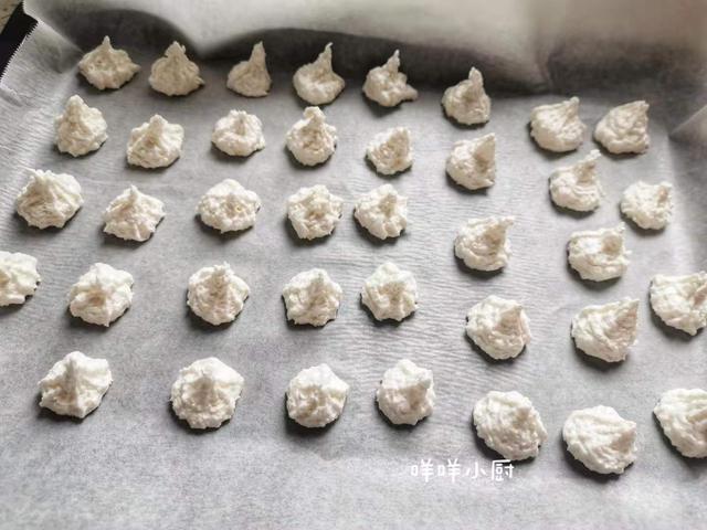 用鸡蛋清做的饼干入口即化,如何制作很酥松的饼干