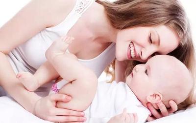 给儿童穿纸尿裤的正确方法,给宝宝穿纸尿裤好还是棉尿裤好