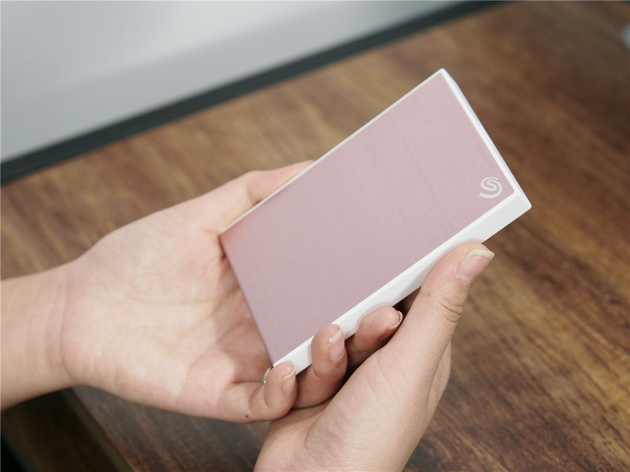 希捷2tb移动硬盘有几个盘片,希捷2tb移动硬盘功率多少