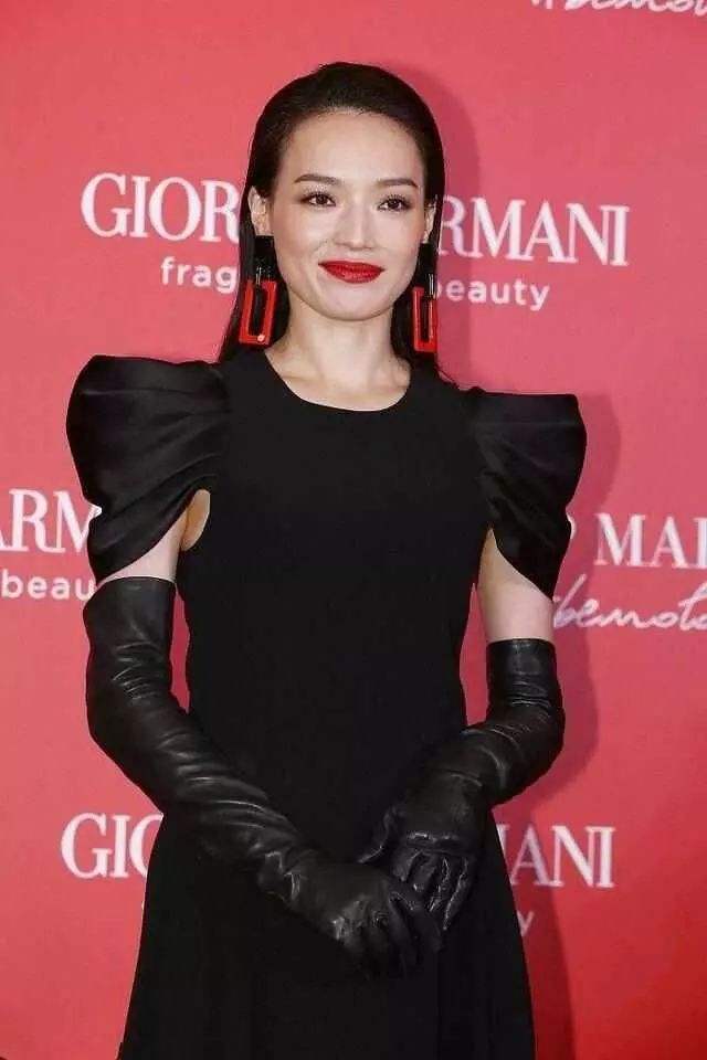 万能黑西装穿搭攻略,万能色黑色