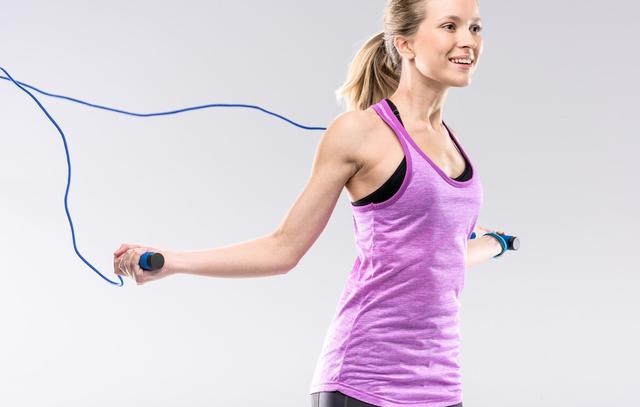 为何跳绳是「运动之王」？医生说出实情，坚持跳绳，或有3个好处