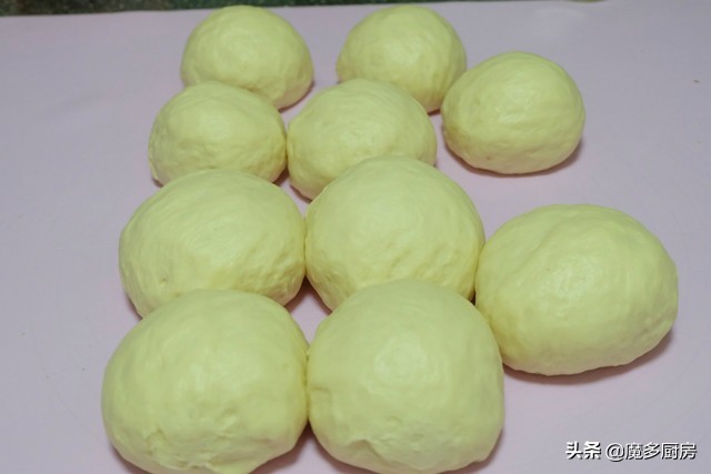 不加黄油炼乳葡萄干面包,蛋挞加淡奶油和炼乳葡萄干做法