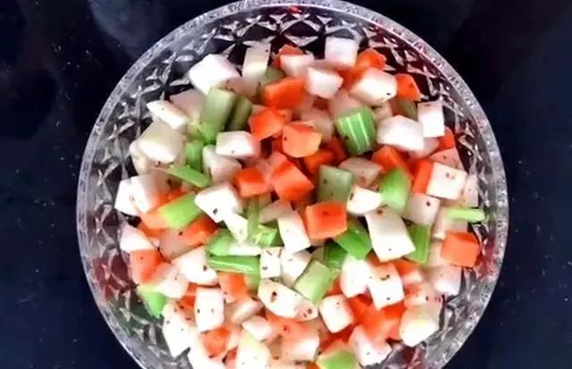 腌芹菜的做法大全集,腌芹菜的家常做法大全视频教程