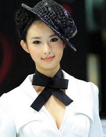 车模翟凌2018北京车展,中国第一车模翟凌复出