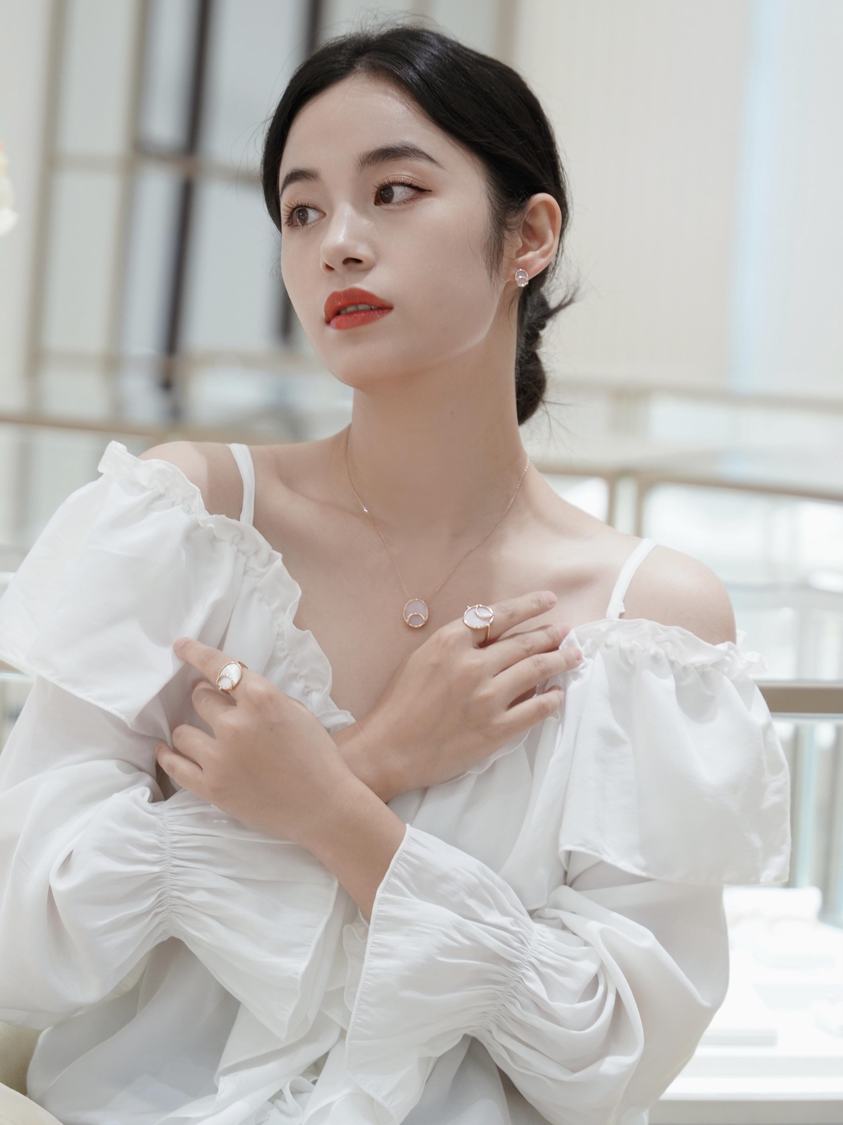 权恩妃蓝色的衣服动图,权恩妃蓝色裙子