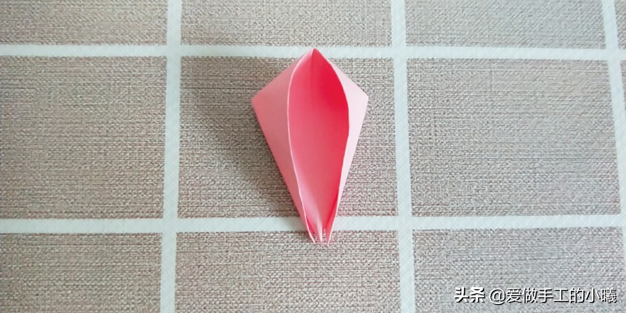 手工折纸牡丹花朵制作方法图解,单页花朵折纸布置店面教程图解