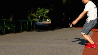 曾被称为运动鞋里程碑的刀锋鞋卷土重来，平替版仅需百元+