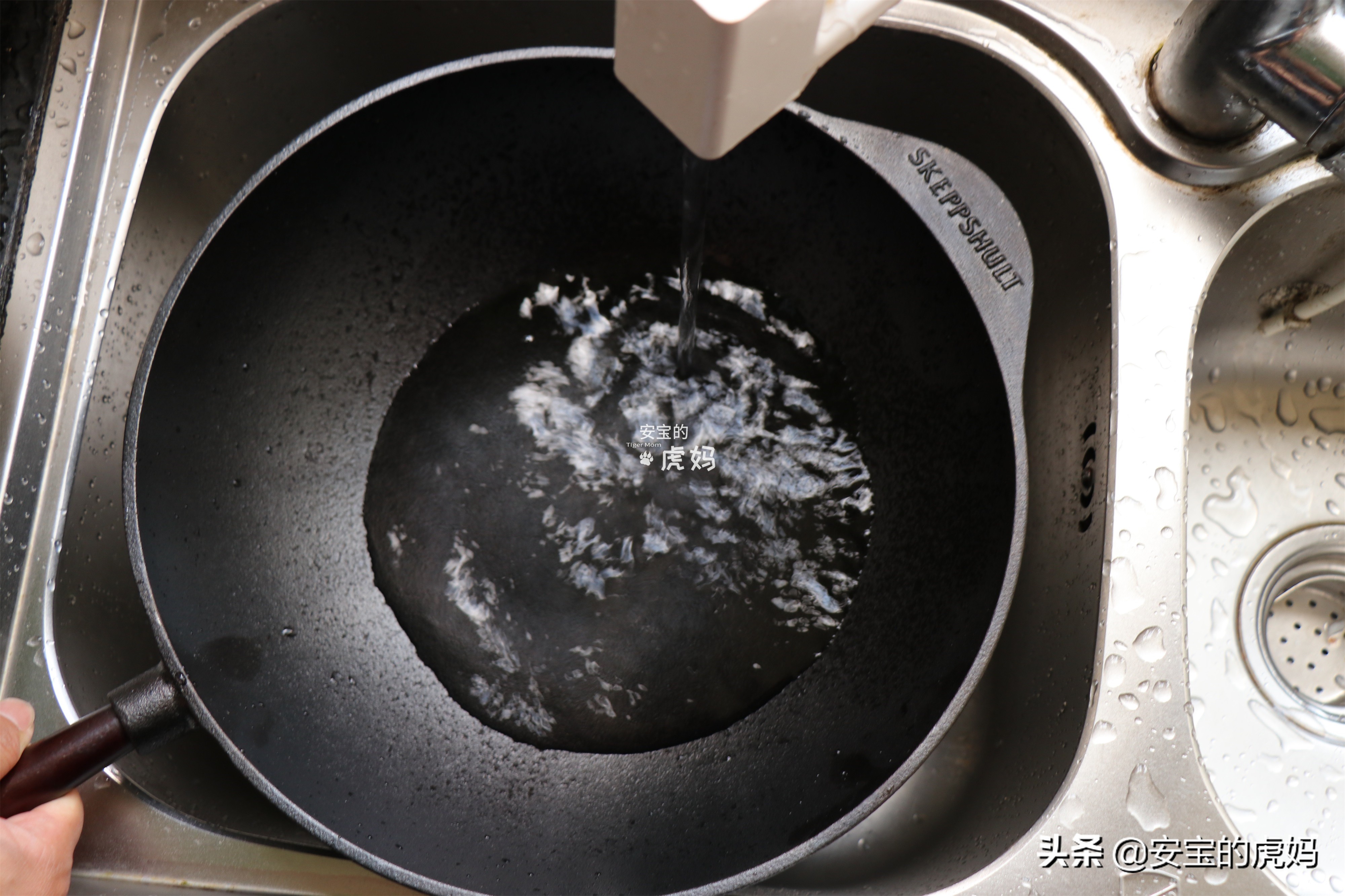 无涂层铁锅怎么养锅,铸铁铁锅怎么养锅才不粘锅