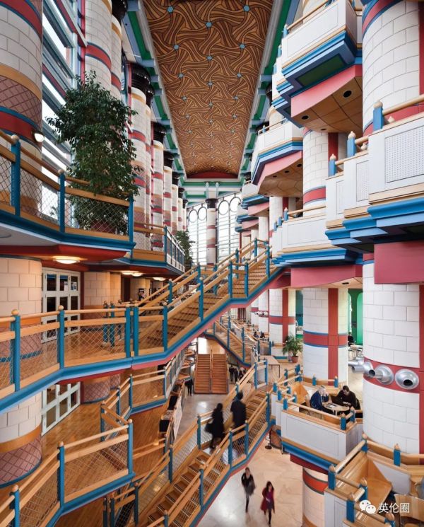 一年48万，奶茶妹妹要读剑桥MBA？这张学生卡信息量也太大