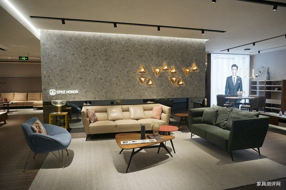 格调沙发哪个系列好用,黑白灰风格沙发搭配暖色沙发