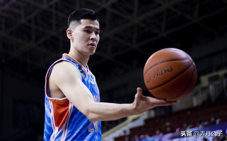 单节轰17分球,21岁小将连场爆发8秒犀利反击进球