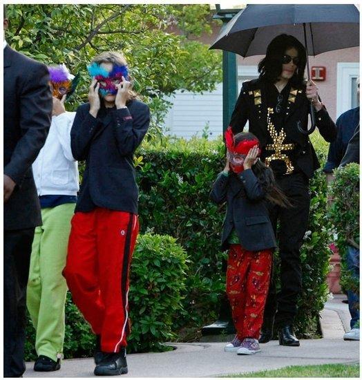 为什么说迈克尔杰克逊是天王巨星,迈克尔杰克逊巨星陨落之谜