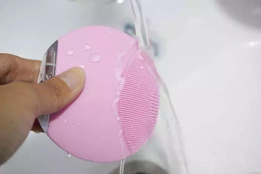 洁面仪的正确使用时间,用洁面仪的好处和坏处有哪些