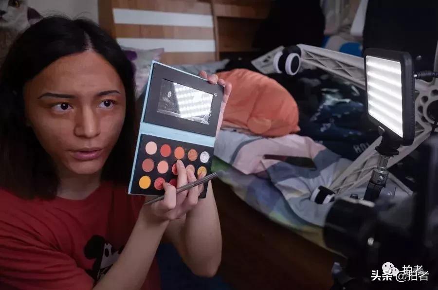 “女装大佬”木木：我更愿意被称作美妆博主