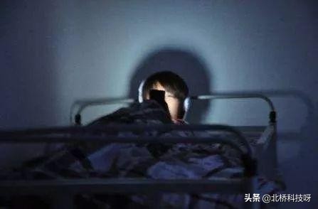 你以为自己在深夜看网站没有人知道？其实大家都知道了