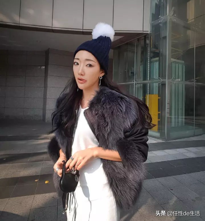 韩国女明星穿的衣服曝光,韩国女明星的衣服都是从哪里买的