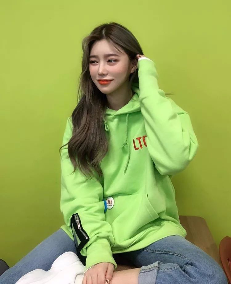 小个子挑卫衣这3个雷区要避开,卫衣穿搭的三大雷区卫衣穿搭