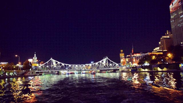 抓住夏天的尾巴放肆玩乐，一起打卡隔壁城市这条网红游船