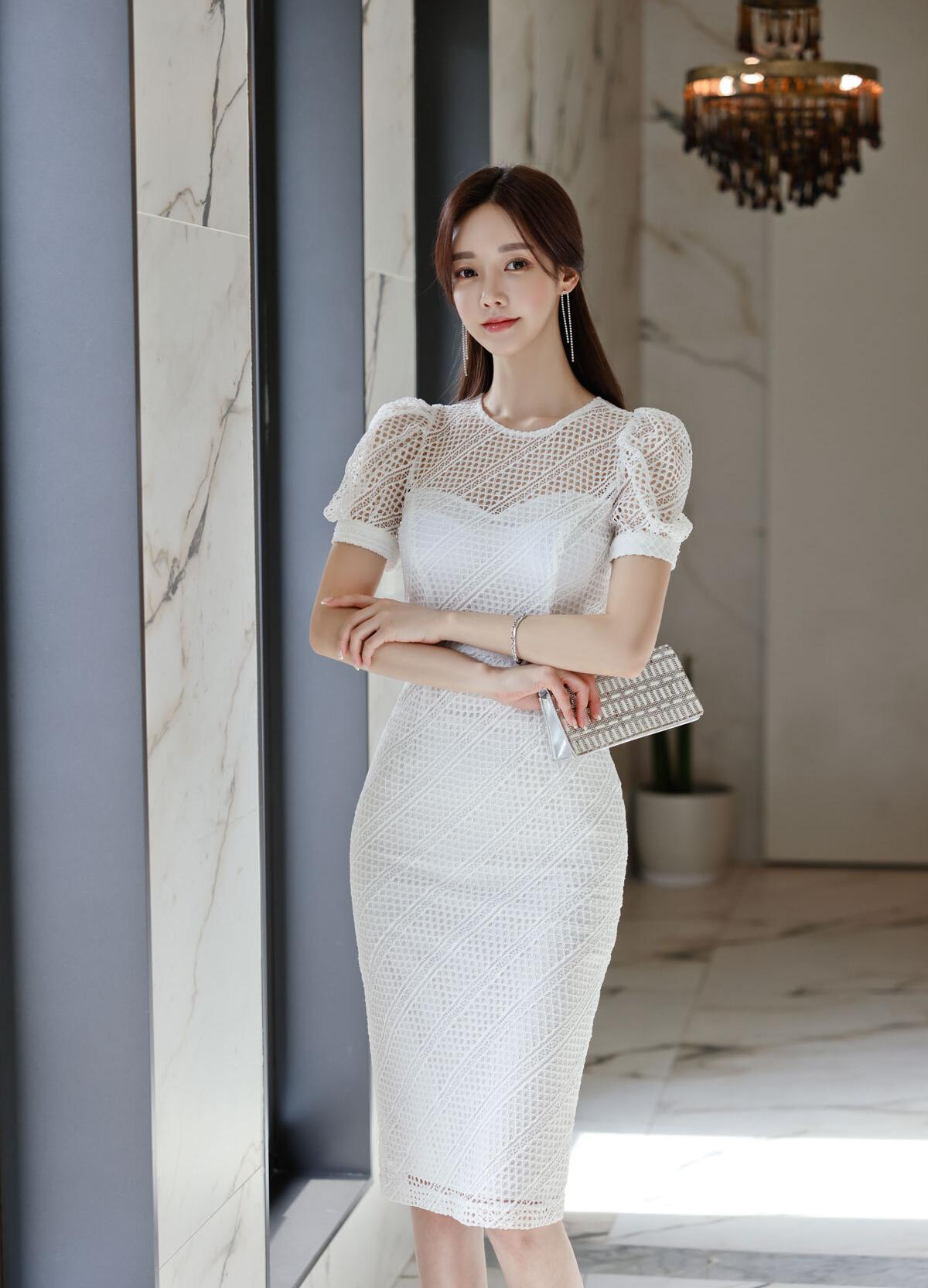 孙允珠黑色包臀针织连衣裙,孙允珠刺绣透纱连衣裙