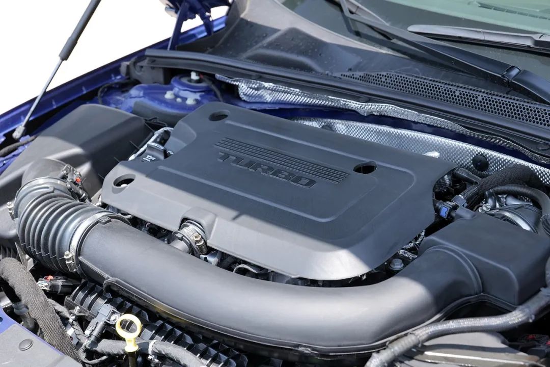 嘉实多有蓝颜色的机油吗,嘉实多机油适合名图吗