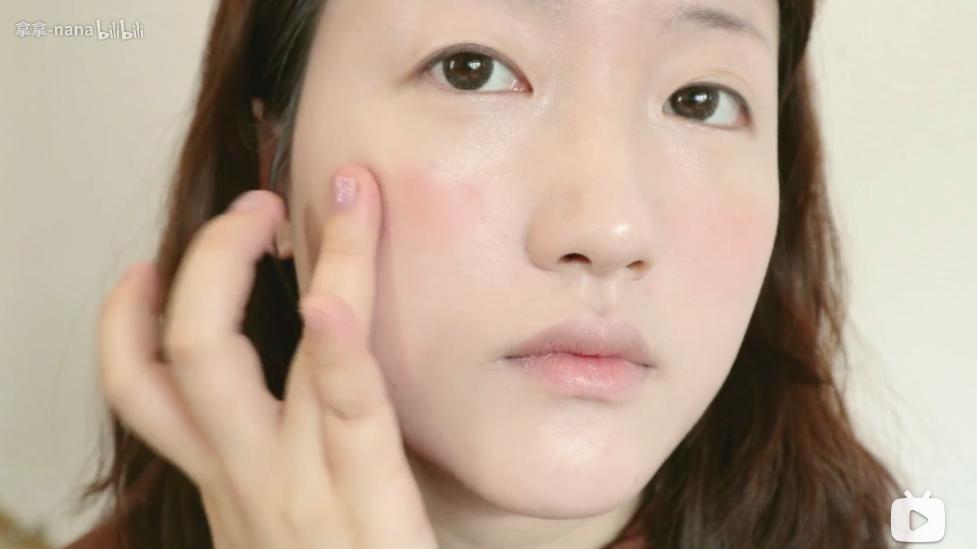 小个子五官立体要怎么搭配才好看,五官平平无奇的长相却很好看