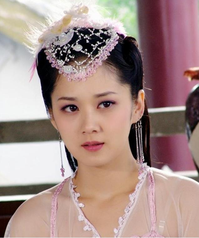 曾经的刁蛮公主张娜拉沦为“服务员”，消失10年她经历了什么