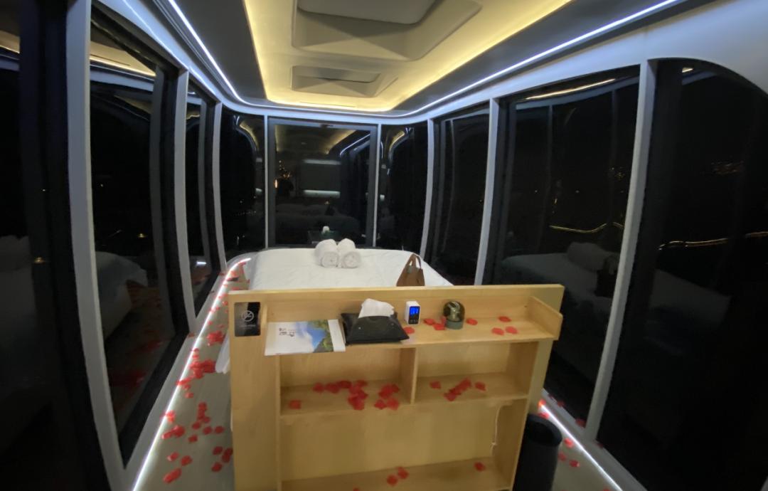 宝马8系双门碳纤维,宝马8系四门版的驾驶感受