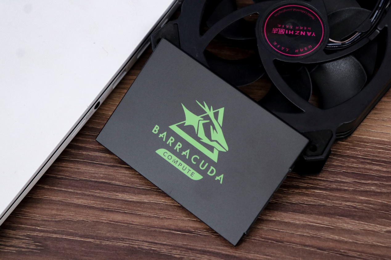 都是固态硬盘还需要分盘吗,都是闪存u盘和固态究竟差在哪儿