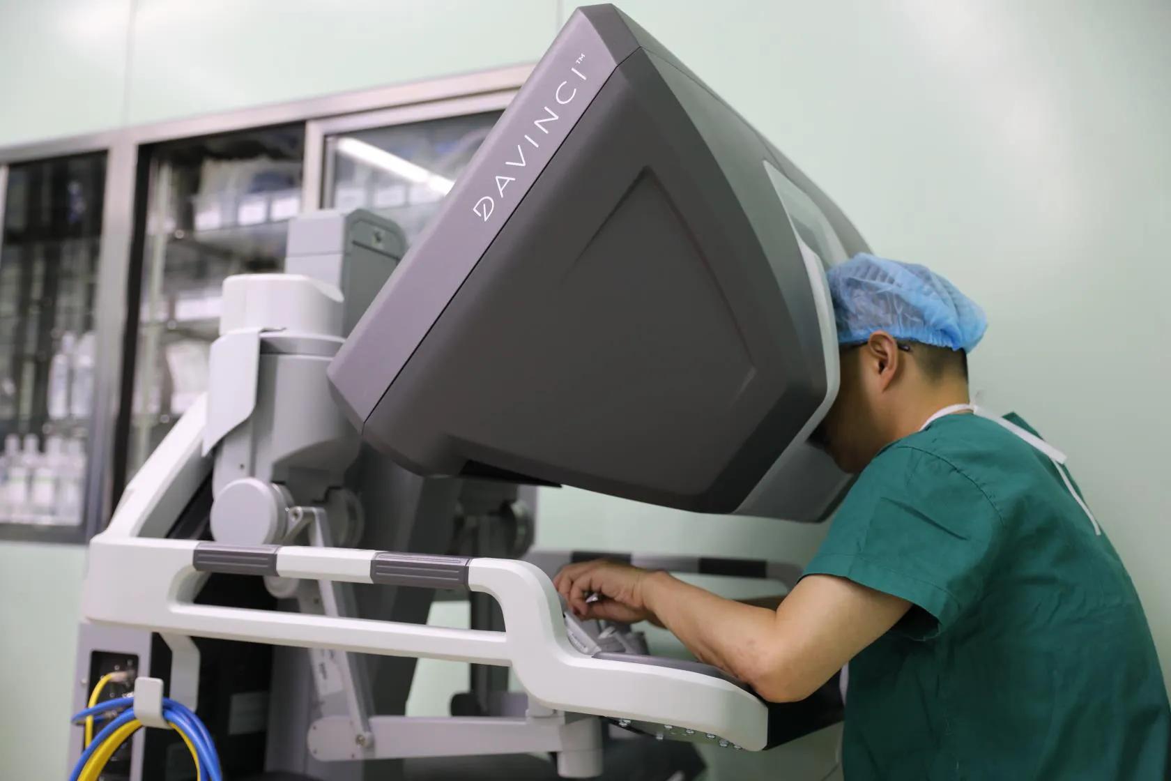 全球最新一代达芬奇手术机器人,达芬奇机器人治疗巨结肠