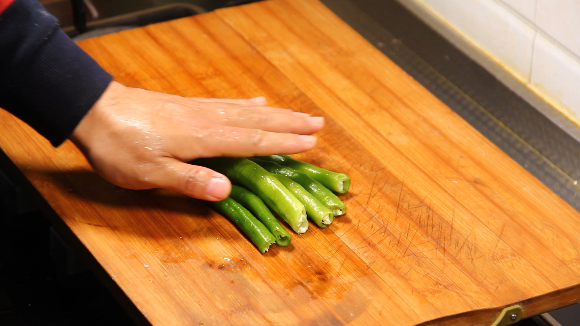 香菇牛肉酱二元一罐,香菇牛肉酱方便携带一小盒
